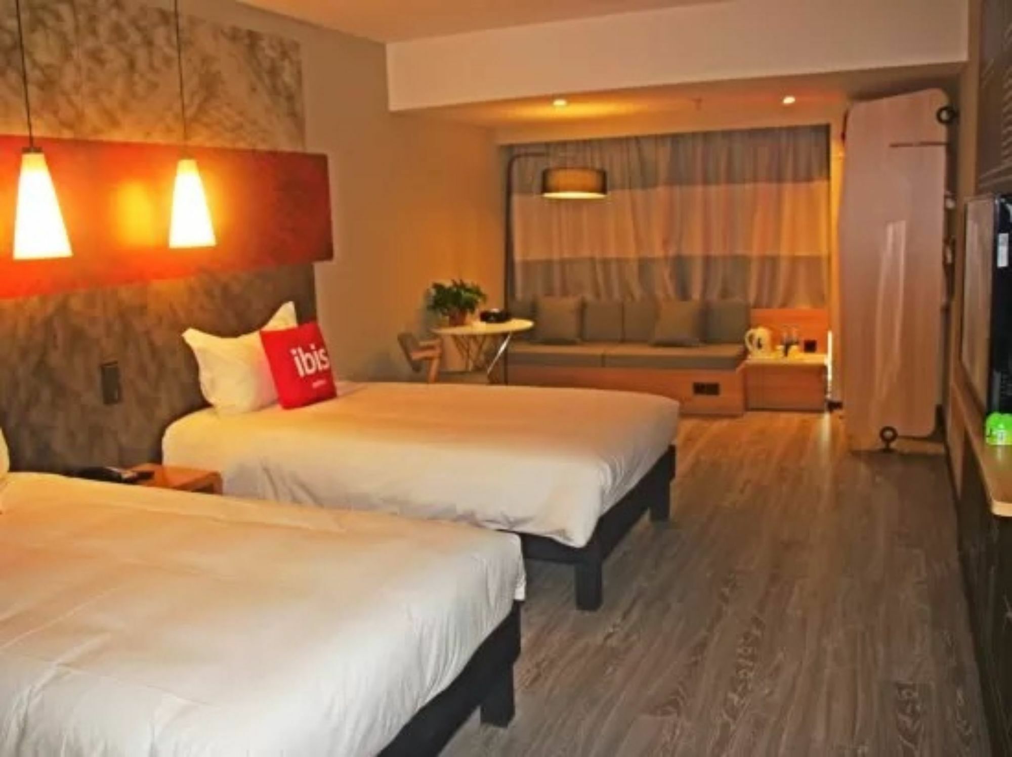 Ibis Dujiangyan Hotel Ченду Екстер'єр фото